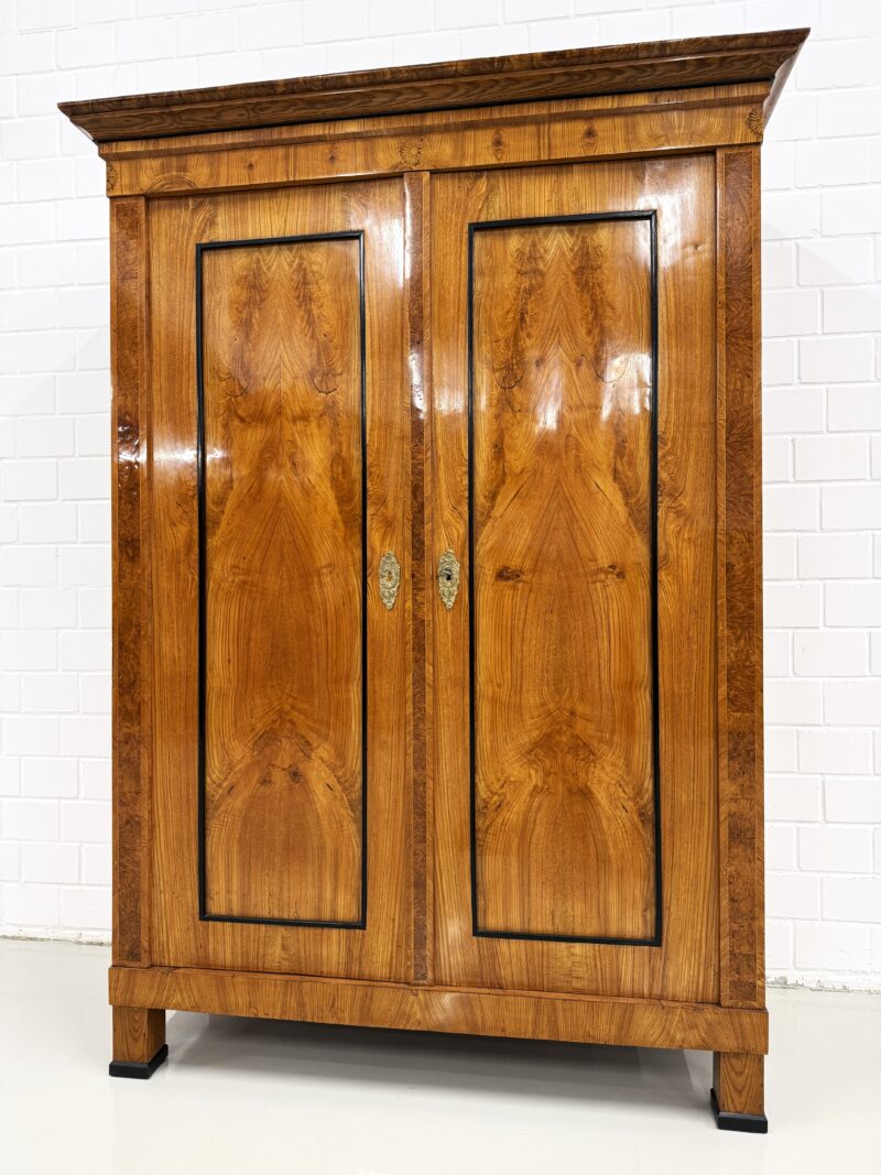 Biedermeierschrank Esche Norddeutsch 1820 Handpoliert Bestes Furnierbild
